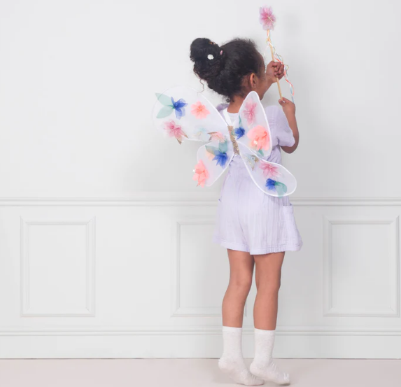 Alas y varita de flor de organza