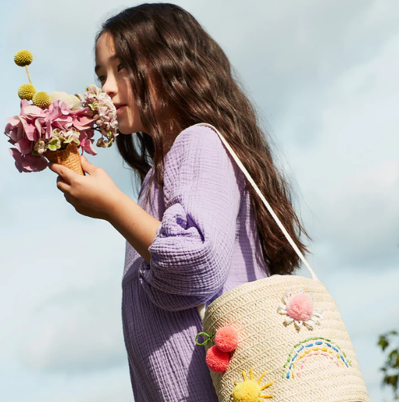 Bolso con iconos bordados