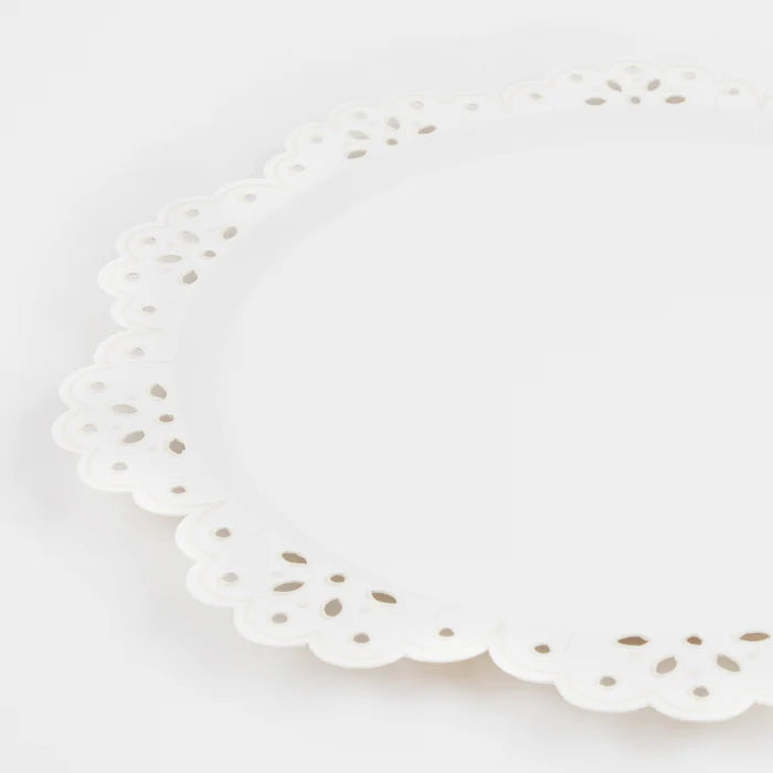 Plato blanco con borde troquelado (x8)