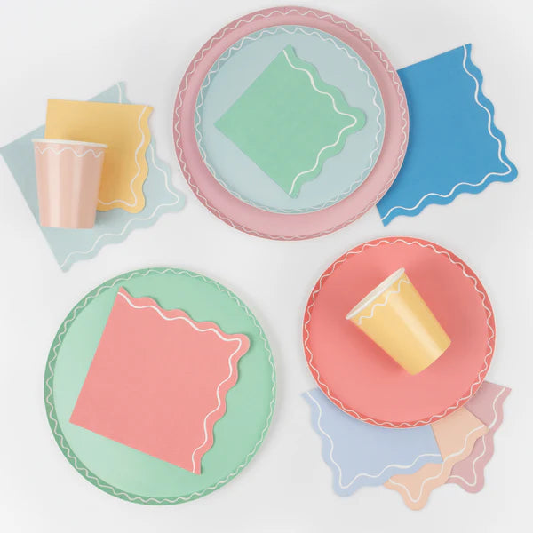 Platos pequeños de colores (x8)