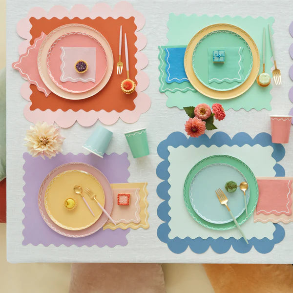 Platos pequeños de colores (x8)